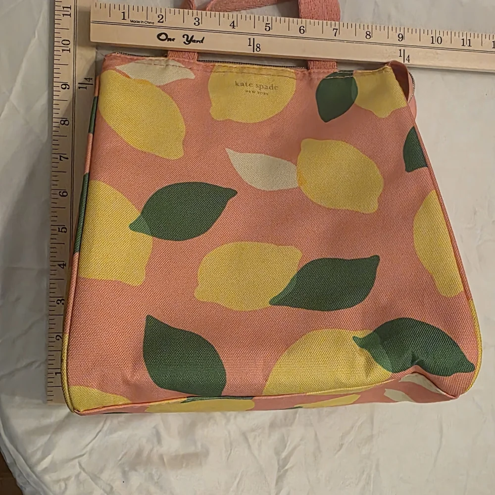 Kate Spade Insulated Lunch bag Pink Lemons Limes - Picture 8 of 8